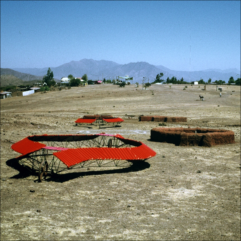 Parasísmicas - 64 x 15 x 1 m, adobe, painted iron, cement, zinc, copper, stones, straw